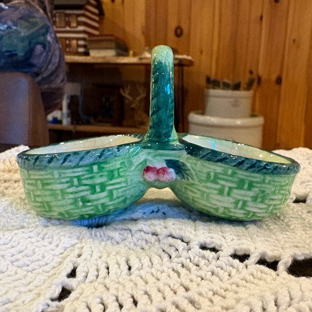 vintage ceramic salt & pepper shaker holder made in Occupied Japan in the 1950s